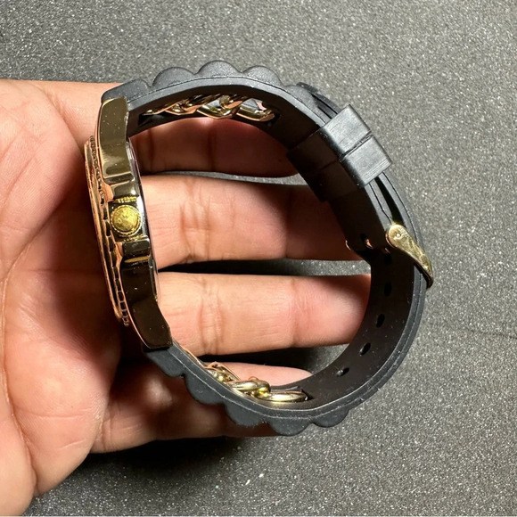 Simone Chic Ladies Fashion Quartz Watch Gold Tone RhineStone Accents Working - Picture 5 of 9